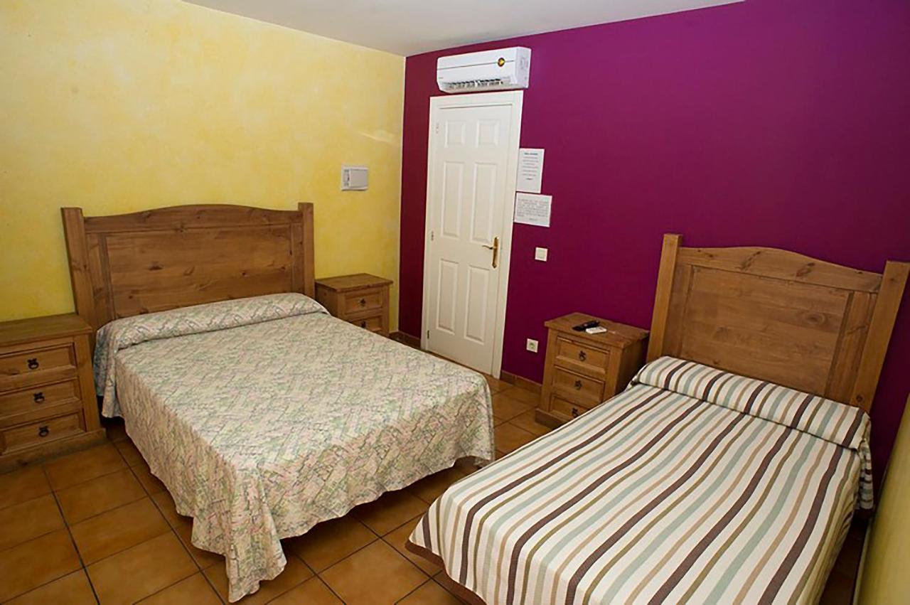 Hostal Velarde Talavera de la Reina Exterior photo